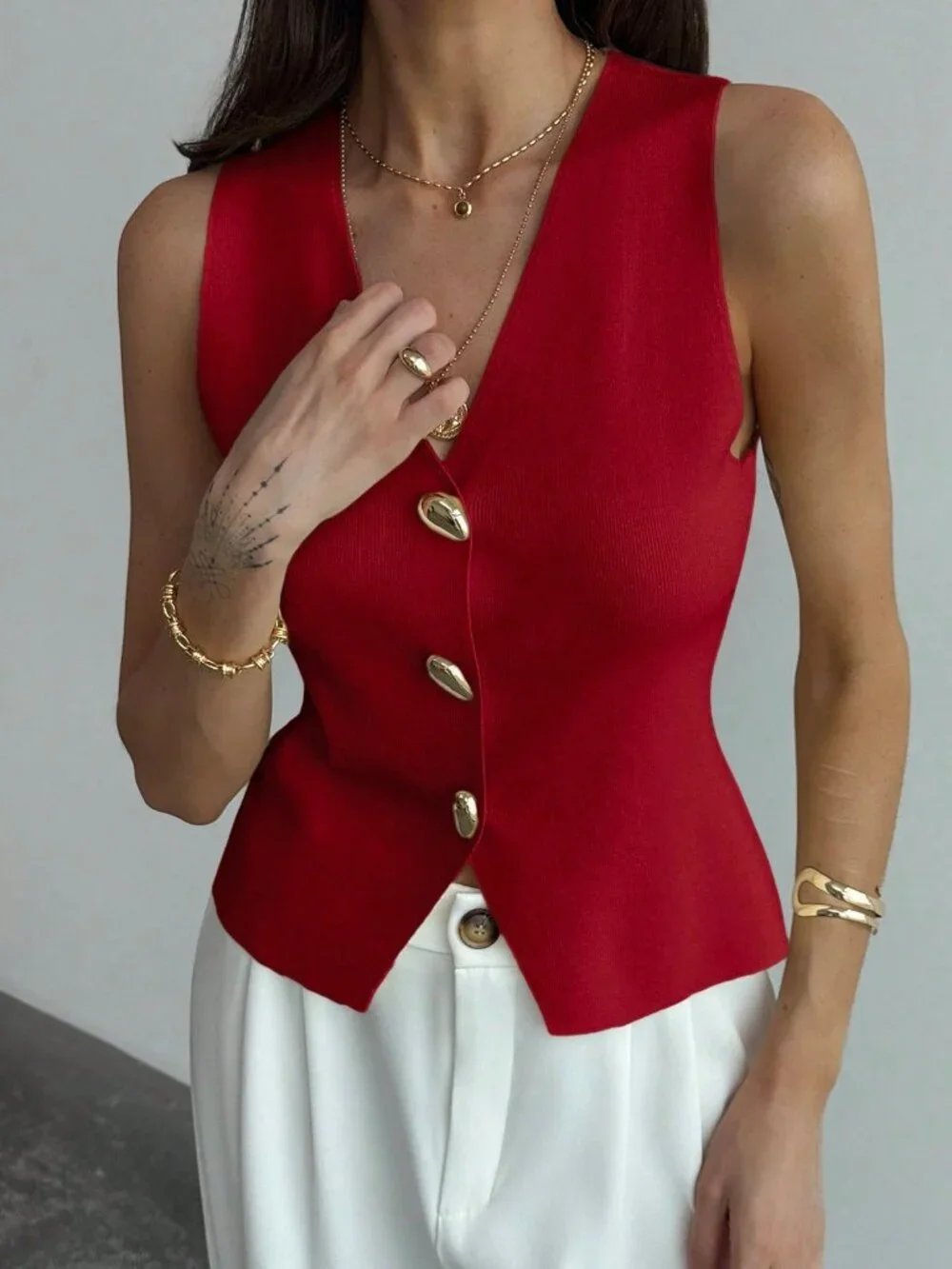 Red Elegant Women's V-Neck Knit Vest with Metal Buckle, Single-Breasted
